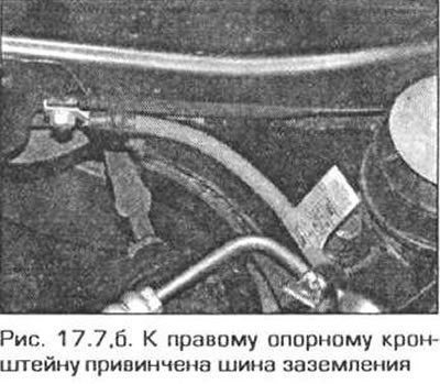 7. Отверните гайки крепления левого и правого…