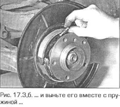 3. Выньте стойки колодок. Для этого нажмите на…