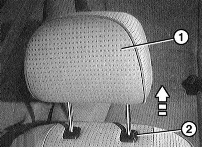 2. Выньте подголовник -1- до упора.