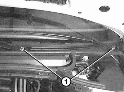 6. Отверните гайки -1-.