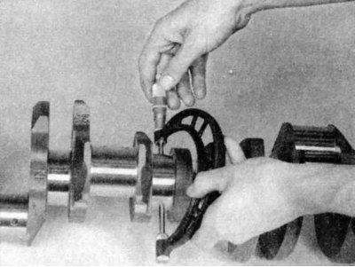 6. Микрометром измерьте диаметры шеек коренных и шатунных подшипников и сравните результаты…