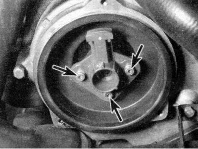 2. Небольшим прутковым ключом отверните три винта бегунка.