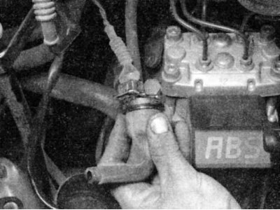 2. Проверьте, что клапан при включении зажигания издает щелчок.