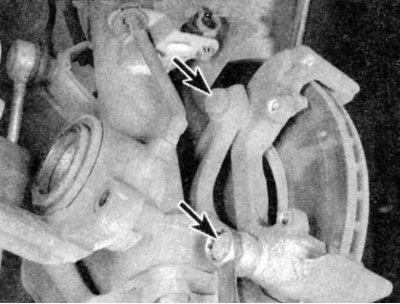 2. Снимите суппорт тормоза, как описано в Разделе Снятие, капитальный ремонт и установка суппорта…