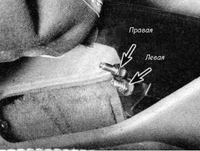 1. Отогните чехол у основания рычага стояночного…