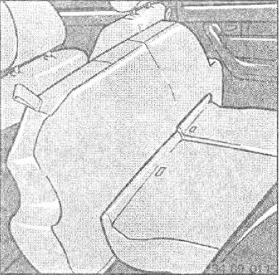 Могут быть запрограммированы и вызваны из памяти бортового компьютера 3 различных положения сидений…