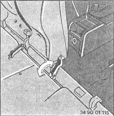 Заднее сиденье состоит из трех частей. Для размещения длинномерных предметов подушка и спинка…