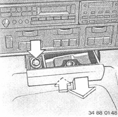 Внимание: Горячий прикуриватель держите только за ручку, иначе можно получить серьезные ожоги.