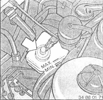 Тормозная жидкость ядовита и разъедает лакокрасочное покрытие автомобиля. Поэтому хранить ее нужно…