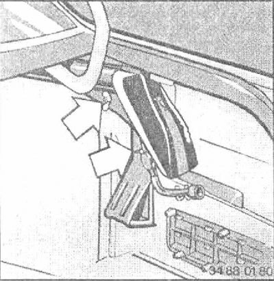 Затяните стояночный тормоз, включите 1-ю передачу или передачу заднего хода. При автоматической…