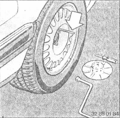 Предупреждение! Домкрат предназначен только для замены колеса. Во избежание несчастных случаев и…