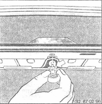 1 - Задний габаритный фонарь и светоотражатель (красный)