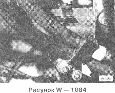 Отвернуть крепление жгута проводов под впускной…