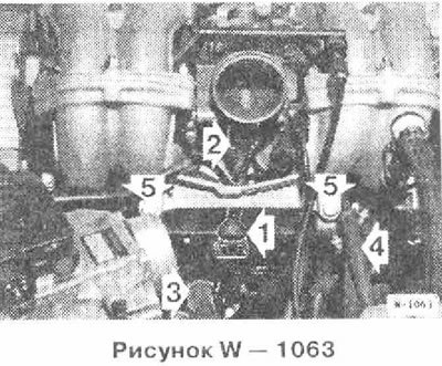 Отсоединить разъем 1 форсунок и разъем 2…
