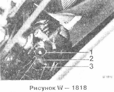 Если требуется, вывернуть датчик уровня…