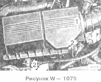 Освободить хомут 1 и отсоединить шланг.