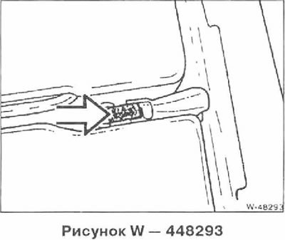 Вывернуть фиксатор и вытащить спинку заднего…