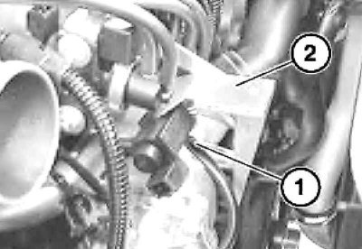 6. Отсоедините вакуумный шланг (1)…