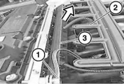4. Отсоедините вакуумный шланг (1) от регулятора…