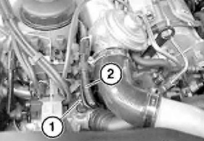 5. На двигателе M62 с клапаном IAC разъедините…