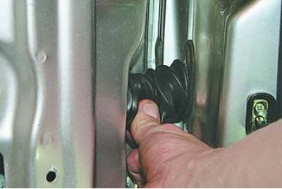 7. Сдвиньте защитный чехол...