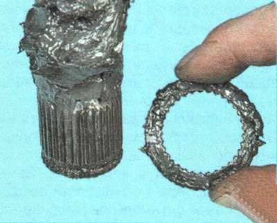 11. Снимите упорную шайбу.