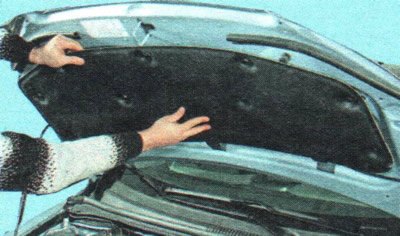 5. Снимите шумоизоляцию.