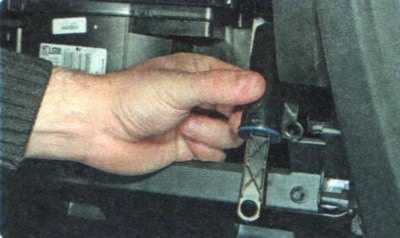 6. ...и снимите демпфер.