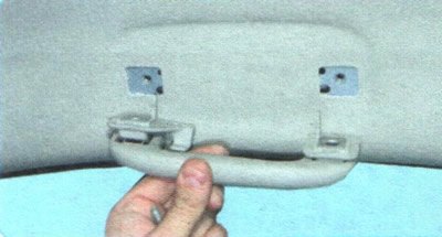 3. ...и снимите поручень.
