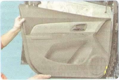 5. Преодолевая усилие пластмассовых пис­тонов,…