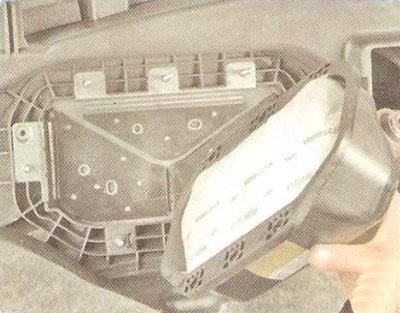 3. ...и снимите модуль подушки безопасности.