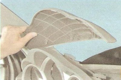 5. ...и отсоедините облицовку преодолевая…