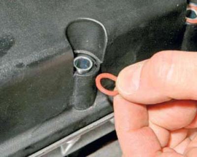 Соединение болтов с крышкой уплотняется…