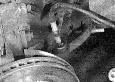 26.6. Закачивайте смазку в наконечник рулевой…