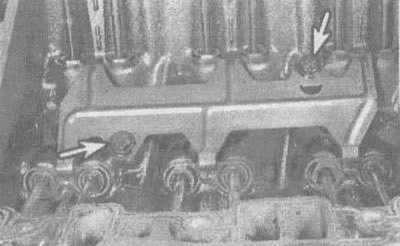 8.6а. Направляющая пластина удерживается двумя…