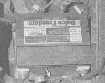 2.4. Отверните болт прижимного устройства…