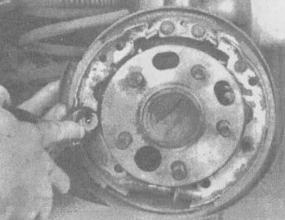 5.4щ. Установите фиксирующий штырь и пружину на…