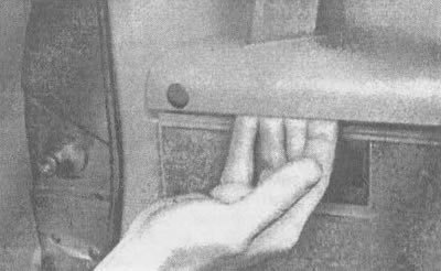 9.4б. ...отцепите каждую из кнопок,...
