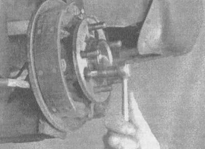 12.3. Пользуясь головкой Тогх N55, отверните…