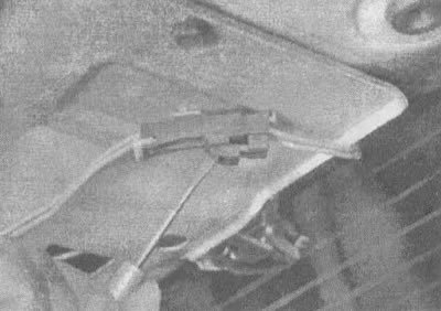 16.2г. Отсоедините от двери все разъемы…