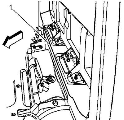 3. Снимите пластину отделки пола (1).