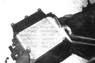 12.7b... и снимите теплообменник отопителя