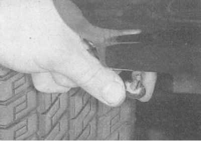1. Поддев, извлеките фиксаторы крепления к…