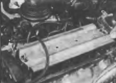 Рис. 2А.8. Снятие пластины маслоулавливателя