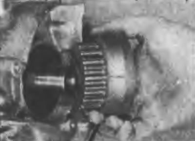 Рис. 2А.22. Снятие шкива зубчатого ремня с…