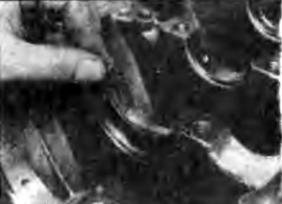 Рис. 2Е.43. Установка упорных полуколец -…