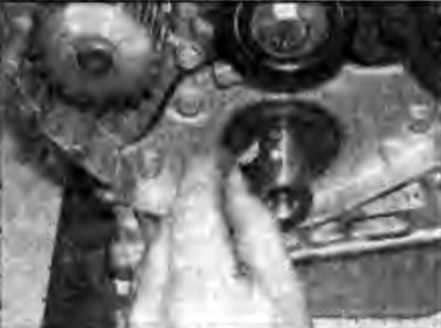 Рис. 2D.27. Снятие сегментной шпонки с…