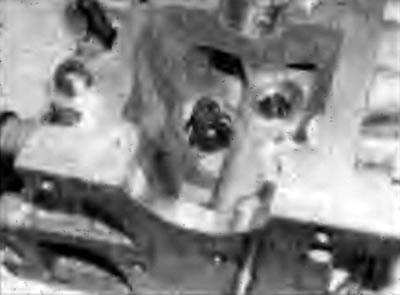 Рис. 2F.27. Установка маслоотражательного колпачка