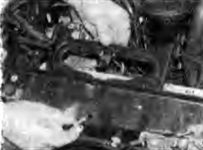 Рис. 3.17. Выворачивание болта крепления…