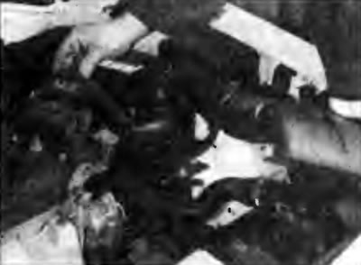 Рис. 4А.6. Снятие впускного воздуховода из…